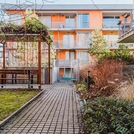 Blueground Zizkov Furnished Park Prg-42 * プラハ