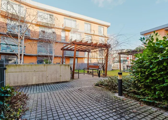 Blueground Zizkov Furnished Park Prg-42 プラハ