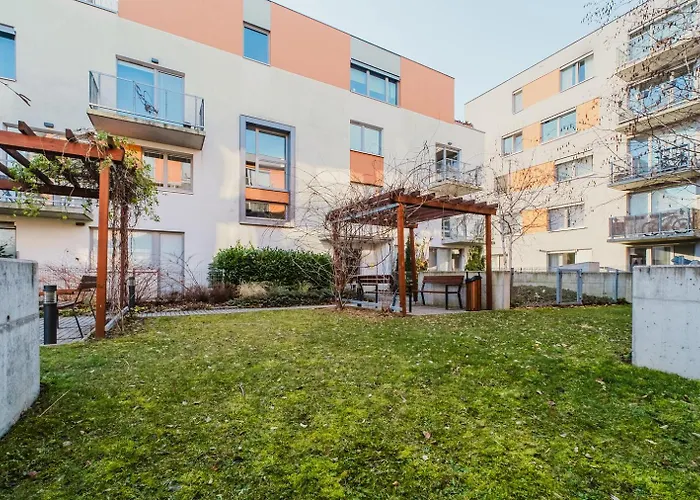 Blueground Zizkov Furnished Park Prg-42 *