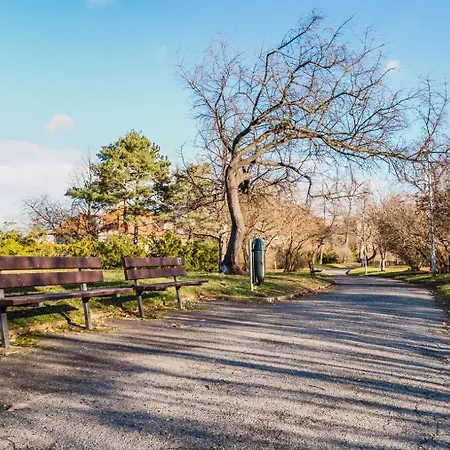 דירה Blueground Zizkov Furnished Park Prg-42